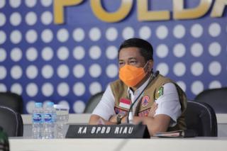 Petugas Gabungan Berjibaku Padamkan Karhutla di Riau