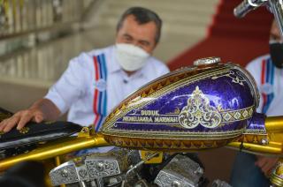 Gubernur Riau Luncurkan Produk Kreatif Custom Motor Bertema Nuansa Melayu