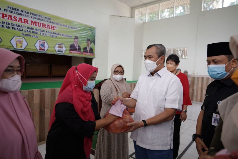 Gubernur Riau Resmi Buka Pasar Murah di UPT Industri Pangan Olahan dan Kemasan