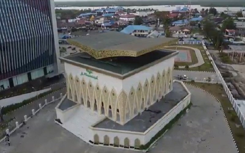 Unik, Masjid di Medan Ini Berbentuk Alquran di Atas Rehal 