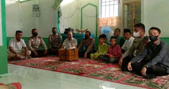 Kunjungi Rumah Tahfiz Alfalah, Kapolsek Kuantan Hilir Serahkan 30 Alquran