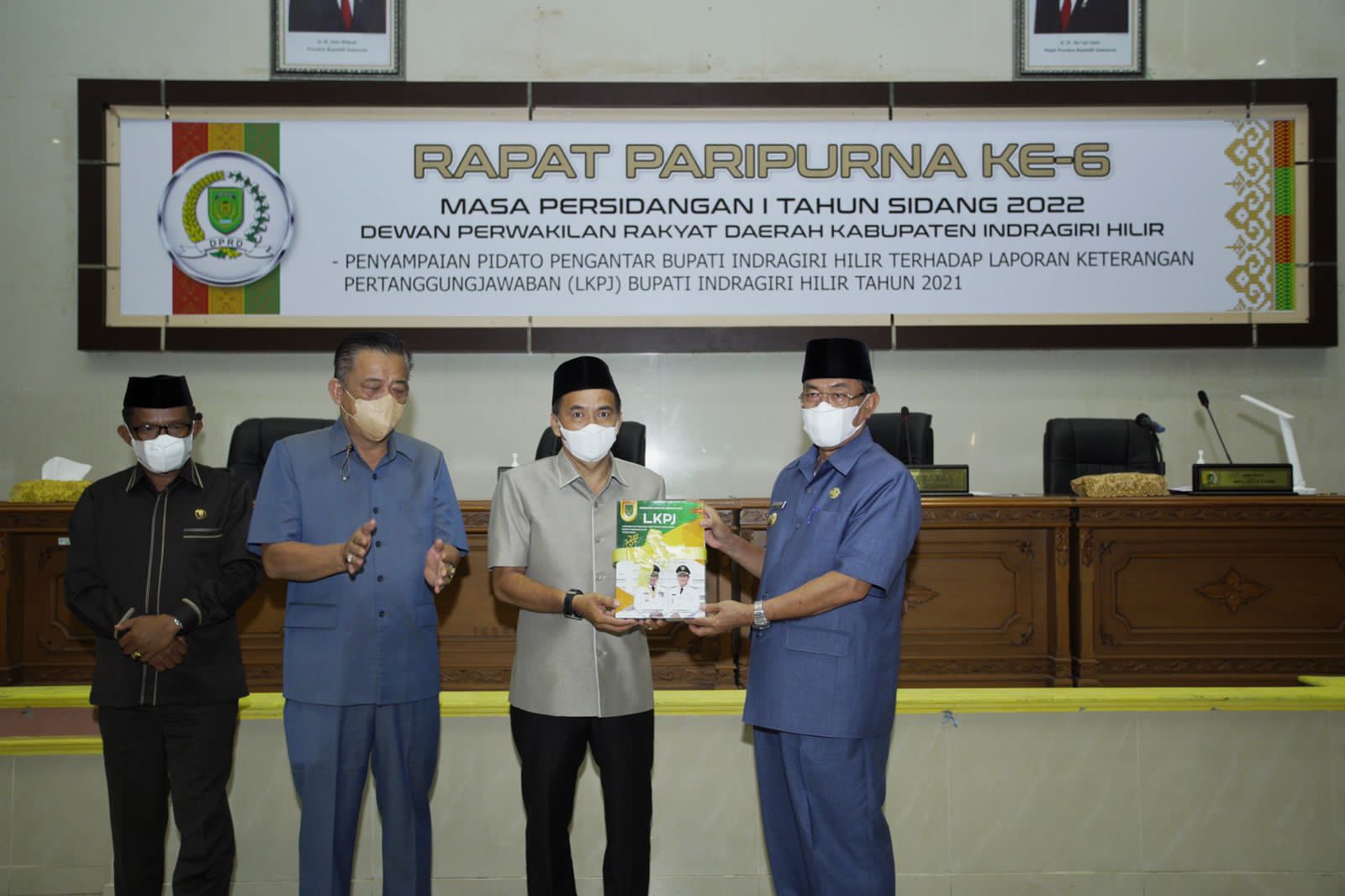 Bupati Serahkan LKPJ Tahun 2021 ke DPRD Inhil