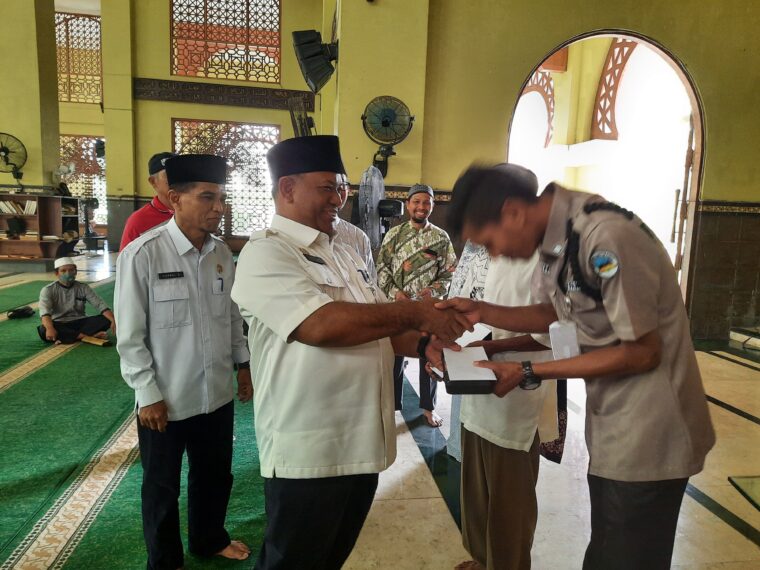 Pengurus Masjid Al-Ihsan Markaz Islamy Center Bangkinang Salurkan Bantuan untuk Anak Yatim
