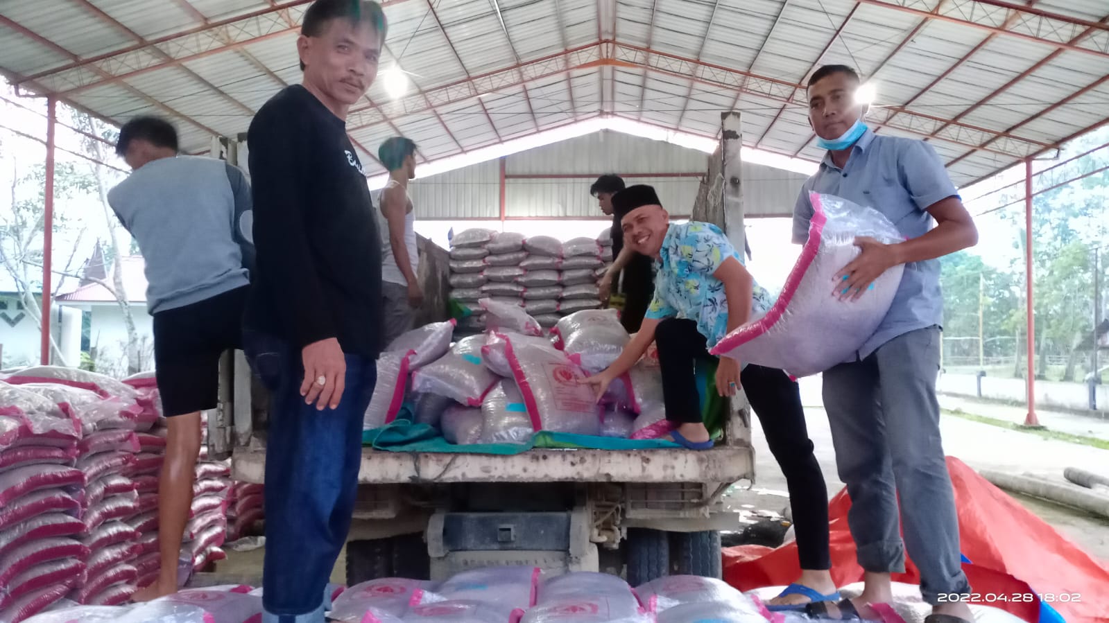 13 Ton Benih Padi Unggul dari Desa Tanjung Simandolak Siap Dikirim ke Rokan Hilir