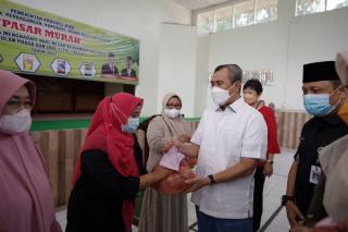 Gubernur Riau Resmi Buka Pasar Murah di UPT Industri Pangan Olahan dan Kemasan