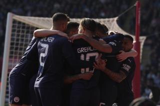 Kalahkan Burnley, Manchester City Kembali ke Puncak