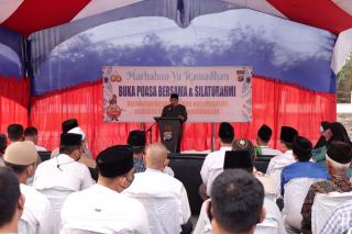 Buka Puasa Bersama, Kapolres dan Ketua Bhayangkari Cabang Meranti Santuni Anak Yatim
