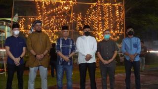 Semarak Bulan Suci Ramadan, Gedung DPRD Riau Dihiasi Lampu Colok