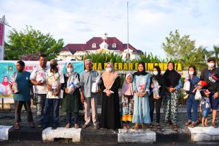 TP PKK Bengkalis Bagi-bagi Takjil Gratis untuk Warga