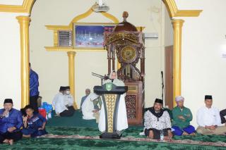 Usai dari Pinggir, Bupati Kasmarni Lanjutkan Safari Ramadan di Pematang Pudu