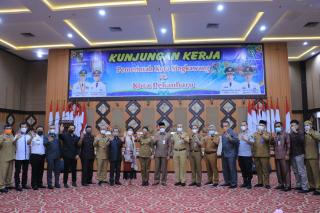 Pengelolaan Pasar di Pekanbaru Jadi Rujukan Pemko Singkawang
