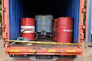 Ditreskrimsus Polda Riau Gerebek Gudang Pengoplos 30 Ribu Liter Solar di Bina Widya Panam