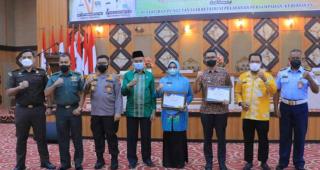 Dinilai Inovatif, Camat Rumbai Raih Penghargaan Inovasi Saber Pungli