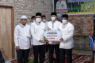 Diserahkan Wagubri, BRK Bantu Pembangunan Masjid Adz-Dzikra Rohul Rp200 Juta