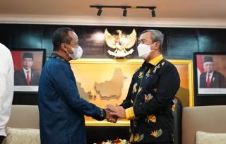 Bahas Percepatan Izin Usaha, Gubri Audiensi dengan Menteri Investasi