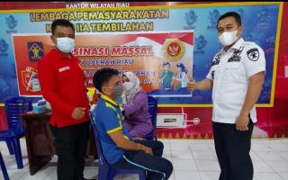 BIN dan Kanwil Kemenkumham Riau Gelar Vaksinasi Bagi Warga Binaan di Inhil dan Rohil