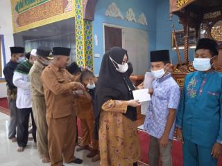 TP PKK Bengkalis Serahkan Santunan kepada Ratusan Anak Yatim di Bantan