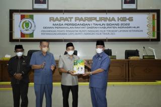 Bupati Serahkan LKPJ Tahun 2021 ke DPRD Inhil