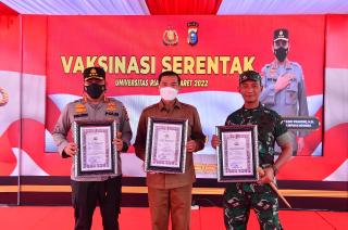 Capaian Vaksinasi Tertinggi, Walikota Pekanbaru Terima Perhargaan dari Wakapolri