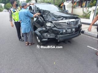 Lakalantas di Diponegoro Pekanbaru, Minibus Dihantam Dan Terpental Sejauh 8 Meter
