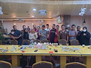 Kru Grup Beritariau dan RiauBISA Buka Bersama Sekaligus Syukuran