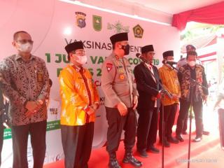 Ikuti 1 Juta Vaksinasi Serentak, Kapolda Riau Optimis Bisa Melebihi Target