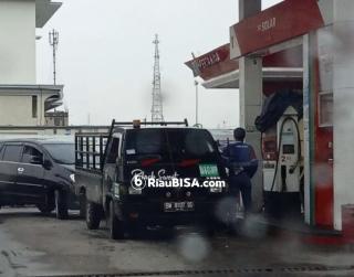 Mobil Subkontraktor PT IKPP Perawang Antre isi BBM Solar Subsidi, Pertamina Lepas Tangan
