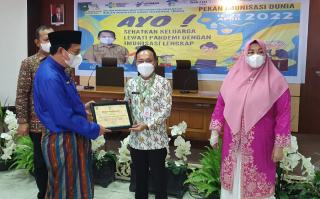 Tertinggi Capaian Vaksinasi Covid-19, Pemkab Bengkalis Terima Penghargaan dari Pemprov Riau