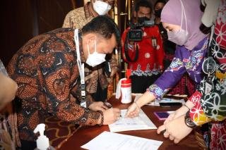 Hadiri RUPS Bank Riau Kepri, Bupati Kampar Dukung Percepatan Menuju Bank Syariah