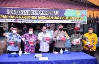 BNNP Riau Berhasil Amankan 3 Tersangka Jaringan Narkoba Internasional Jenis Sabu 8.890,53 Gram di Bengkalis