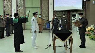 Lantik Darmendra Sebagai Kepala Desa Tanjung, Ini Pesan Bupati Kampar