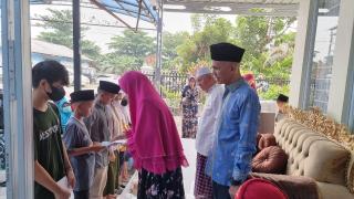 Keluarga Besar H Ali Akbar Santuni Ratusan Anak Yatim Janda Tua dan Warga kurang Mampu