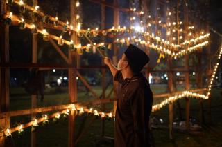 Ribuan Lampu Colok Hiasi Malam 27 Ramadan di Pekanbaru Riau