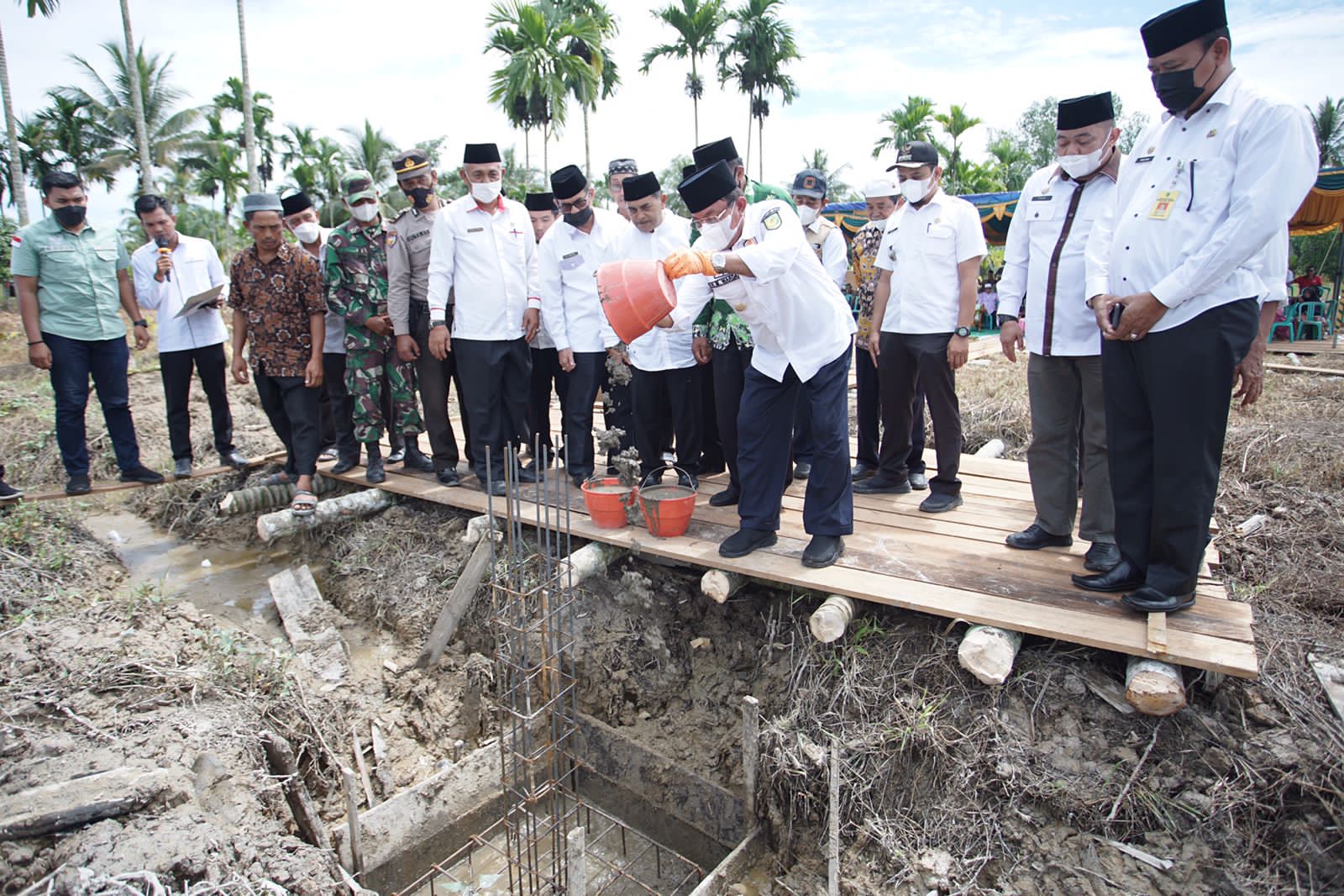 Bupati Wardan Resmikan Pembangunan Musalla Al-Haramain