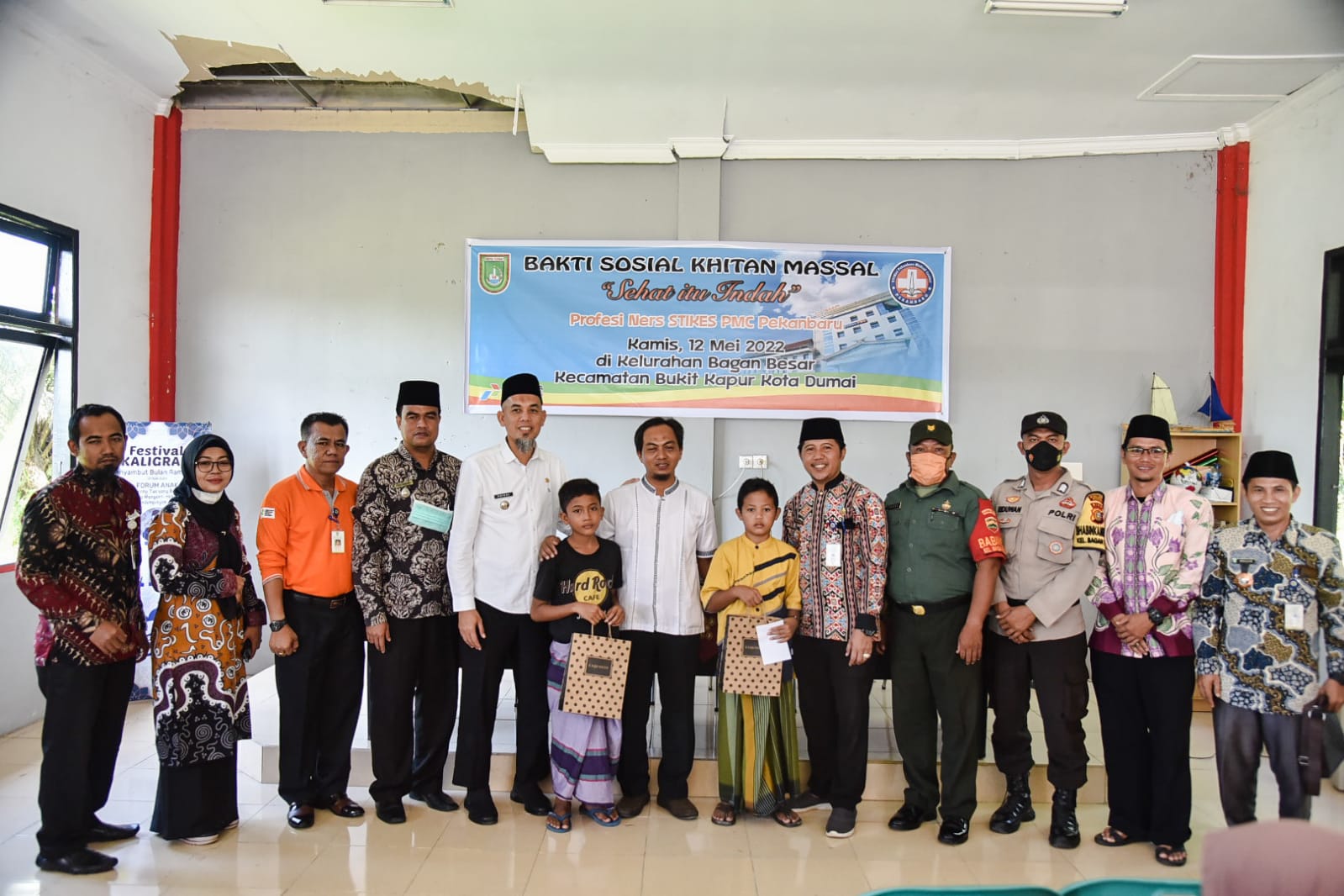 Mahasiswa Stikes PMC Gelar Khitanan Massal di Dumai