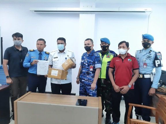 Petugas Bandara SSK II Pekanbaru Gagalkan Pengiriman 1 Kg GanjaÂ 