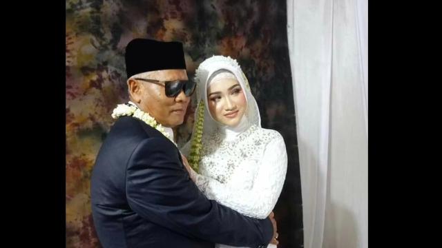 Kakek Juragan Tanah Nikahi Gadis Cantik 19 Tahun, Warganet: Ketika yang Tampan Kalah dari yang Mapan