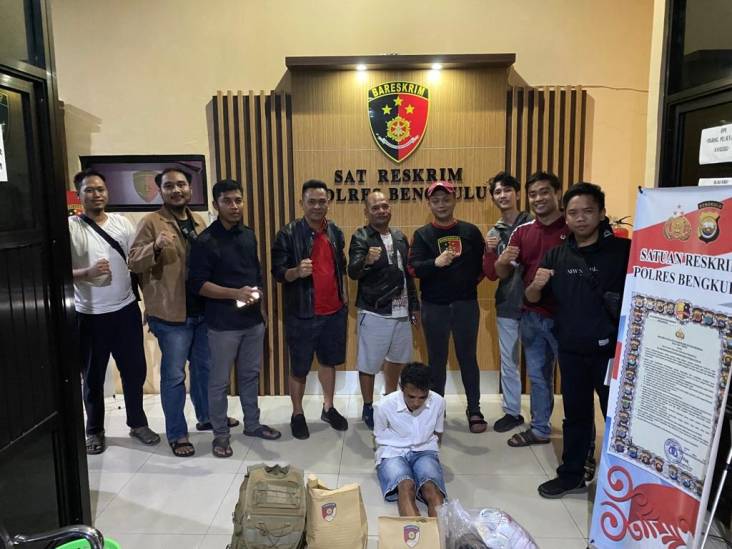 Parah! Pria Ini Curi Uang Kurban Rp25 Juta dan Emas 200 Gram untuk Senang-senang di Diskotek