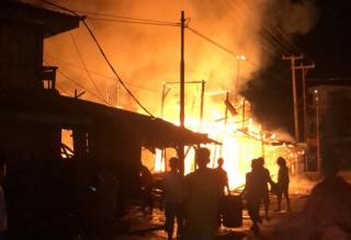 Korsleting Arus Listrik, Pasar Benai Kuansing Terbakar, Empat Rumah Warung Ludes