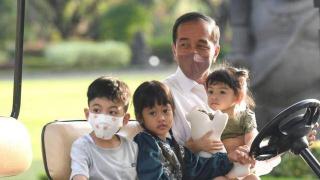 Lebaran, Jokowi Bersama Cucu Sapa Warga Yogyakarta