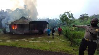 Emosi karena Istri dan Anak Belanja Online, Pria Ini Nekat Bakar Rumah Sendiri