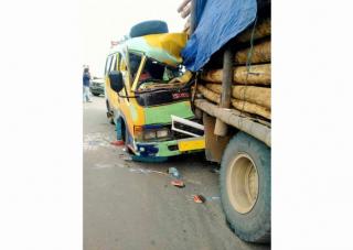 Lakalantas Minibus Milik CV Karya Indah Rokan Hulu, Satu Penumpang Luka Berat