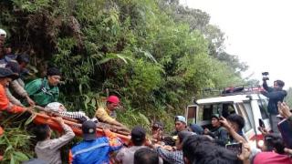 Penerbang Paralayang Asal Pekanbaru yang Hilang Ditemukan di Hutan Dalam Kondisi Lemas