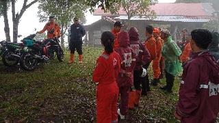 Wisatawan Asal Pekanbaru Hilang Usai Bermain Paralayang dari Puncak Lawang
