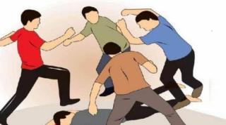Berawal dari Teguran, Anggota Brimob Dikeroyok di Depan Anak-Istri