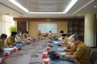 Sekda Pimpin Rapat Pembahasan Pemberangkatan Jamaah Haji Riau Tahun 2022