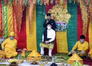 Gubri Dianugerahi Gelar Datuk Sutan Sotio Amanah Tuah Nogoi