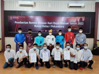11 WBP Rutan Pekanbaru Dapat Remisi Khusus Hari Raya Waisak