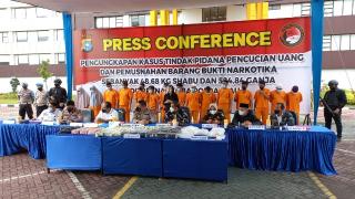 Polda Riau Musnahkan 48,68 Kg Sabu dan Setengah Kg Ganja