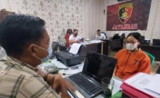 Tipu Ratusan Orang, Mahasiswi Cantik Bawa Kabur Duit Rp 1,2 Miliar